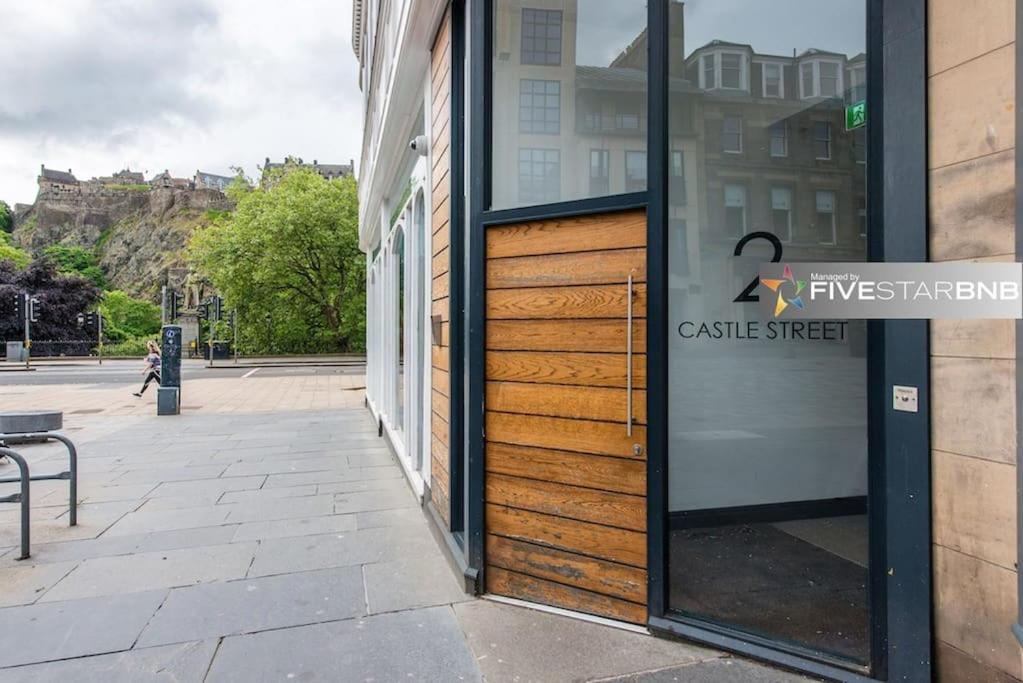 Cool Urban Apartment With Stunning Castle Views エディンバラ エクステリア 写真
