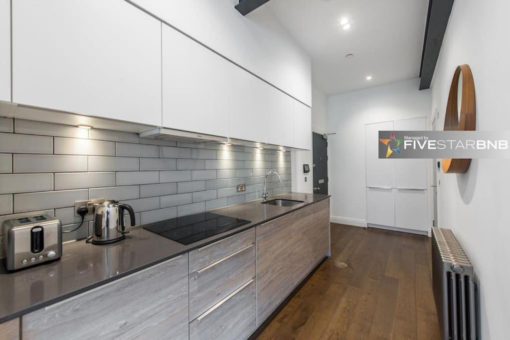 Cool Urban Apartment With Stunning Castle Views エディンバラ エクステリア 写真