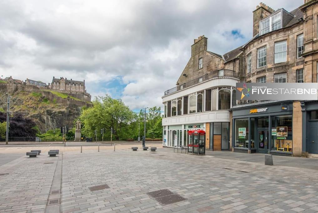 Cool Urban Apartment With Stunning Castle Views エディンバラ エクステリア 写真